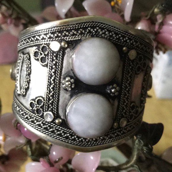 Vintage Jewelry - Vintage natural moonstone cuff